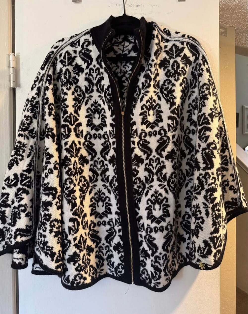 Anne Klein Black and White Damask Knit Zip-Up Cardigan